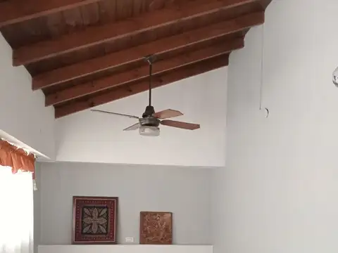 Casa en planta alta 2 dormitorios excelente ubicación
