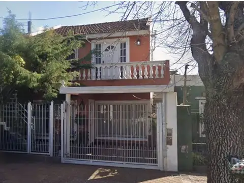 Casa en planta alta 2 dormitorios excelente ubicación
