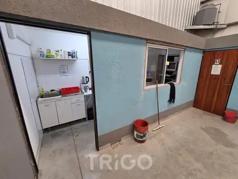 Galpon en Venta 30  mts Fondo