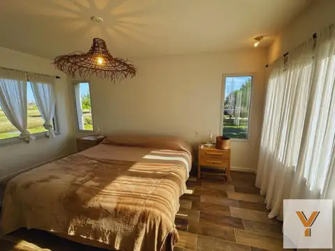 Casa en Venta - 3 Dormitorios 3 Baños - 1000mts - Coronel Brandsen