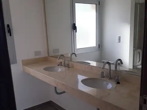 Casa en Alquiler de 3 dormitorios