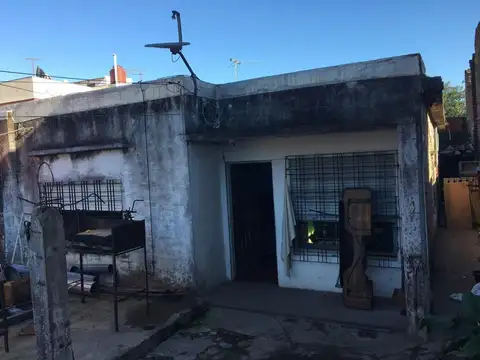 CASA EN LOTE PROPIO :: OPORTUNIDAD :: EXCELENTE UBICACION