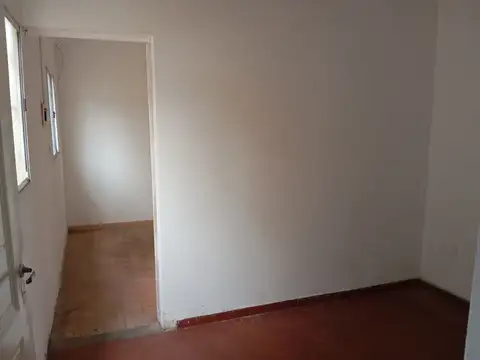 Depto Tipo Casa en Alquiler en Caseros, $ 300.000