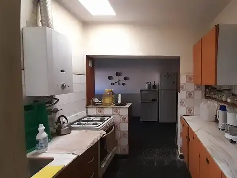 VENTA  CASA AL FRENTE  CON JARDIN EN SAN LORENZO