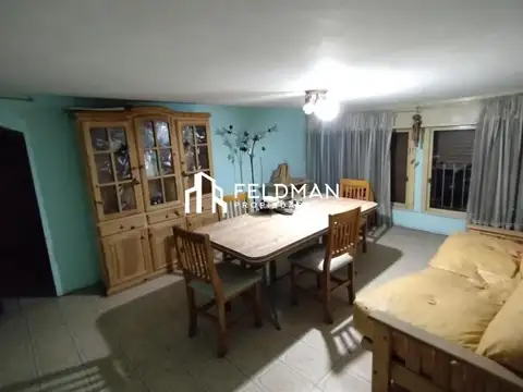 CHALET 2 PLANTAS 2 DORM + DEPTO 1ER PISO GARAGE FONDO PILETA