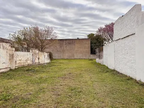 Lote de 840 m2 en barrio Alberdi