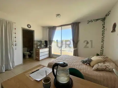 Venta Monoambiente amoblado con balcón al frente en Cinco Esquinas, Rosario