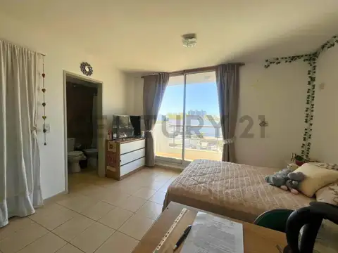 Venta Monoambiente amoblado con balcón al frente en Cinco Esquinas, Rosario