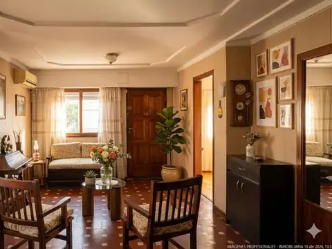 VENTA -DTO. TIPO CASA AL FRENTE 4 AMB.  C/COCHERA