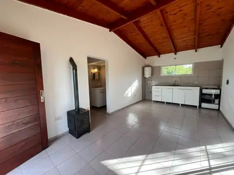 SE VENDE CASA DOS DORMITORIOS EN HOUSING UNQUILLO