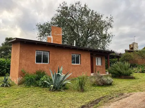 SE VENDE CASA DOS DORMITORIOS EN HOUSING UNQUILLO
