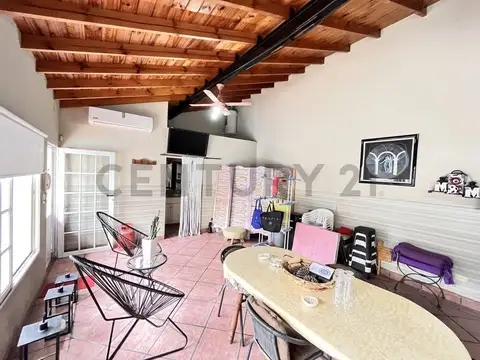 Casa en Venta con 4 cocheras