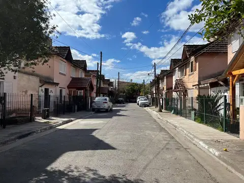 Casa tríplex 5 amb c/cochera en Morris, Hurlingham