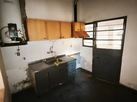 CASA EN VENTA – 3 DORMITORIOS, 2 BAÑOS COCHERA DOB