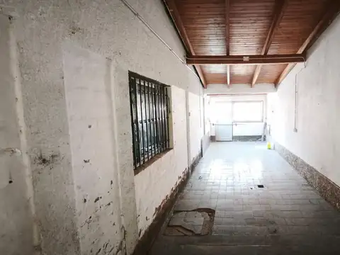 Casa 6 ambientes con 2 baños