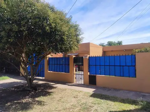 VENTA CASA 3 AMB. CON COCHERA JARDIN Y PATIO | QUILMES OESTE