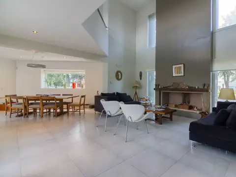 Venta casa 5 ambientes Altos de Campo Grande