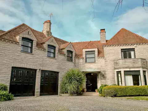 Casa 7 ambientes con 5 baños