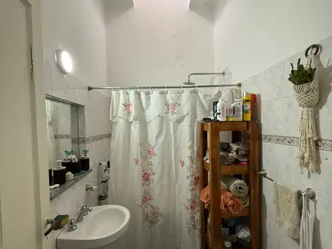 CASA EN LOTE PROPIO, CON FONDO LIBRE!