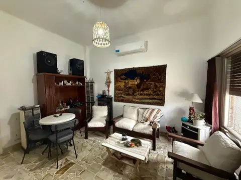 CASA EN LOTE PROPIO, CON FONDO LIBRE!