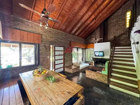 Casa 4 ambientes con 2 baños