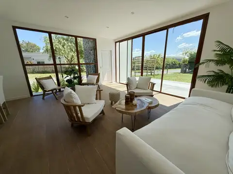 CASA EN VENTA EN SANTA ELENA - PILAR DEL ESTE
