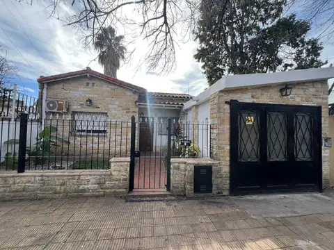 Chalet 3 ambientes en venta en Castelar