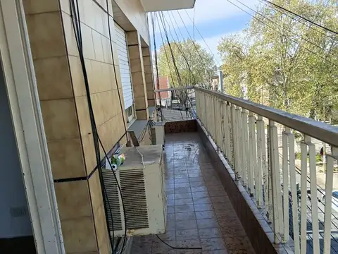 Av E Peron 2000, Piso 2