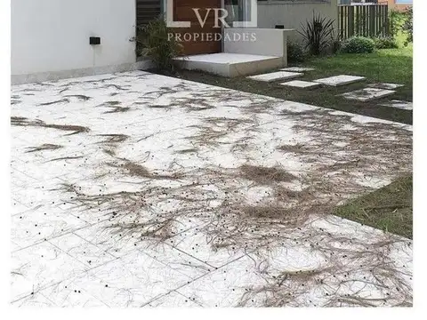 Casa 6 ambientes con 2 baños