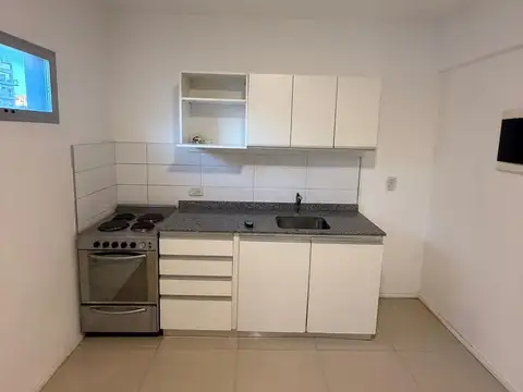 Departamento en Alquiler en Parque Centenario, $ 680.000