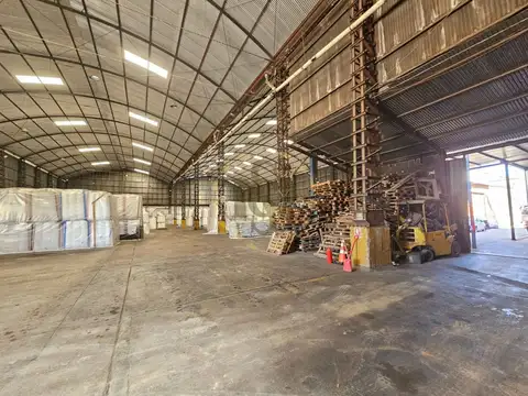 VENTA LOCAL GRAN VISIBILIDAD CON EXPLANADA BELLA VISTA PROX