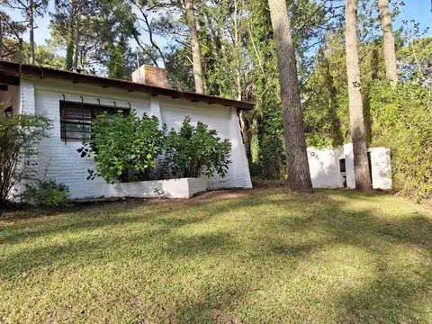 VENTA CASA 3 AMBIENTES EN EL BOSQUE LUMINOSA FUNCIONAL - CARILÓ