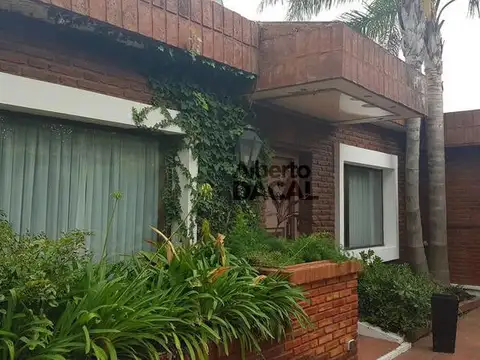 Casa en Venta con 4 cocheras