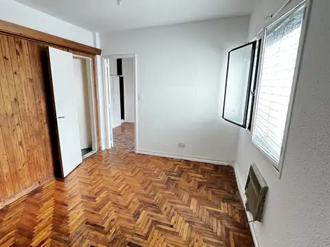 DEPTO. VENTA 2 AMB. CABALLITO - EMILIO MITRE 75, LATERAL, MUY LUMINOSO "APTO PROFESIONAL"