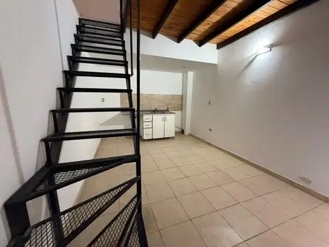 Depto Tipo Casa en Alquiler en Lanús Oeste, $ 420.000