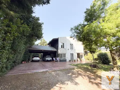 Casa en Venta con 2 cocheras