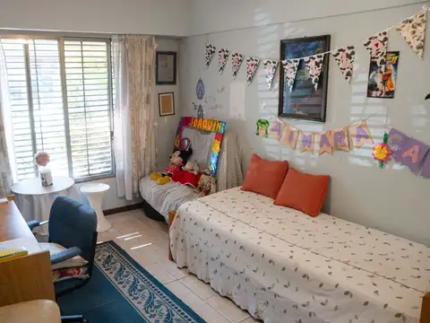 Casa 9 ambientes con 3 baños