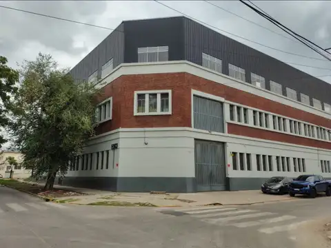 Excelente depósito de 3.969 m² con sistema contra incendio.