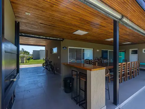 Casa en Alquiler con 1 cochera