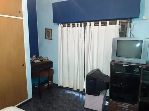 Casa en venta. con Entrada de Auto y Jardin de 100 m