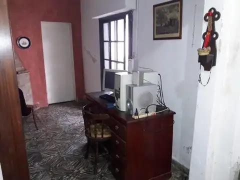 Casa en venta. con Entrada de Auto y Jardin de 100 m