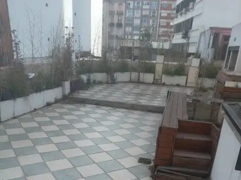 VENTA – AMPLIA CASA 6 AMBIENTES EN SAN TELMO – APTA COMERCIAL