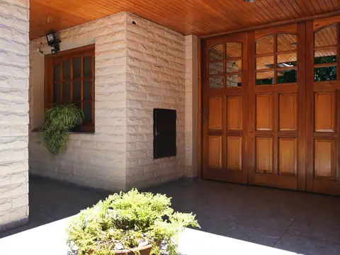 Casa en Venta con 3 cocheras