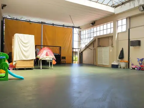 Casa 9 ambientes con 4 baños