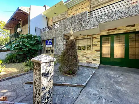 Depto Tipo Casa en Venta en Barrio Parque, USD 130.000