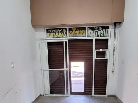 Local en Alquiler en José Clemente Paz, $ 350.000