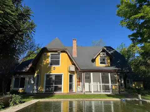 Casa en Venta en Barrio Montecarlo