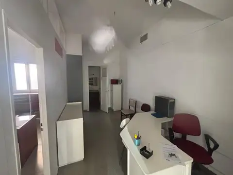 Venta oficina cuarto piso galería Bamac Mendoza