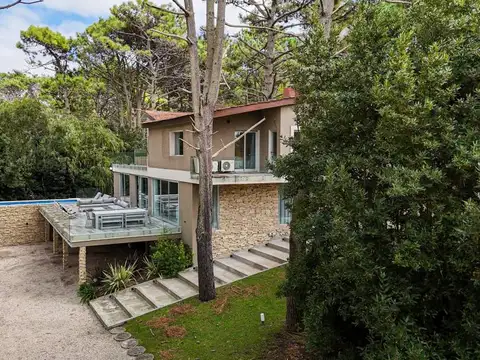 Casa en Alquiler Temporal con 4 cocheras