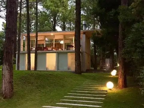 Casa 4 ambientes con 3 baños